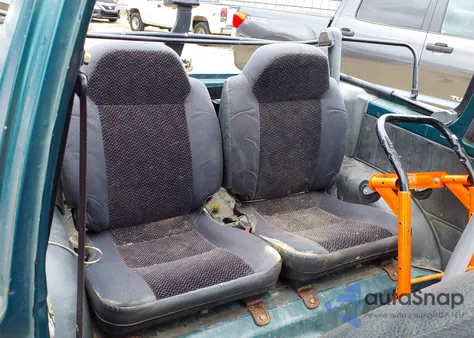 1998 Chevrolet Tracker Base Cmi из США, поврежденный, VIN 2CNBE1865W6925992